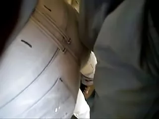 蒂芙尼泰勒乱搞男朋友后日光浴