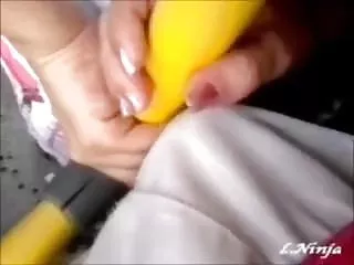 纹身婴儿邦妮罗罗吸出她的迪克在边境