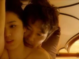 搞砸了一个瘦黑发和完成的tits