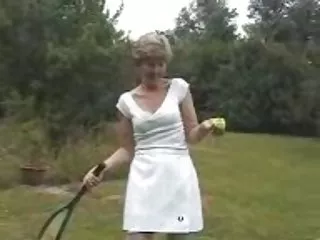 成熟的婊子触摸自己的玩具