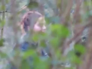 哥德在吉他唱塞雷纳德为他心爱的人,她吮吸他的鸡巴