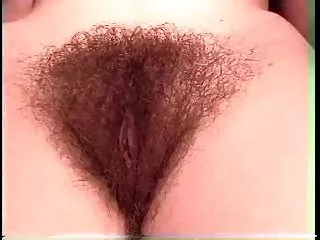 成熟的婊子搞砸他的毛茸茸的信